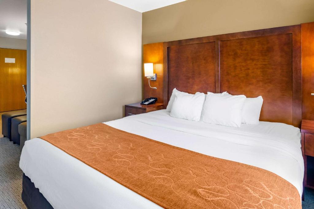 Comfort Suites Burlington photo 4