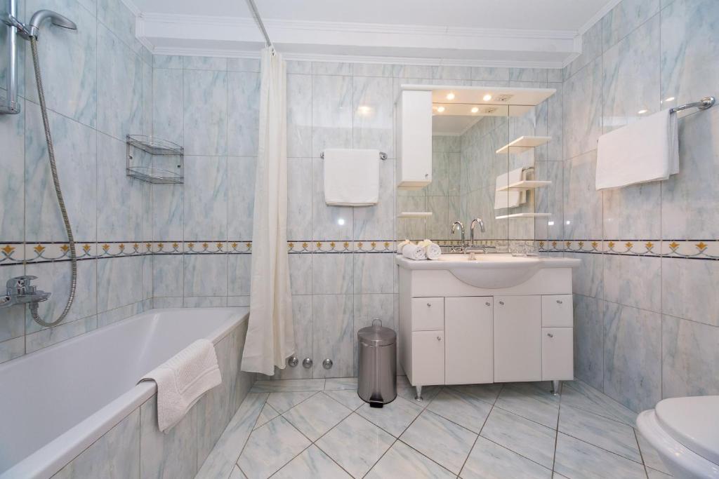 Сьюит (Улучшенный люкс с 2 спальнями и балконом, вид на море), Villa Dard