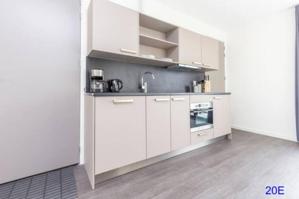 Luxurious loft w-view walk city Center Delft New XL Apartment photo 4