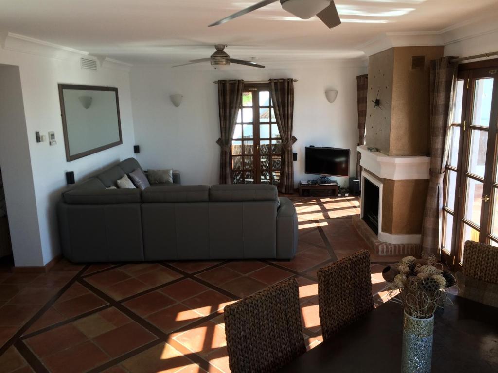 Casa Rose - Beautiful 3 Bedroom Townhouse & Pool photo 3