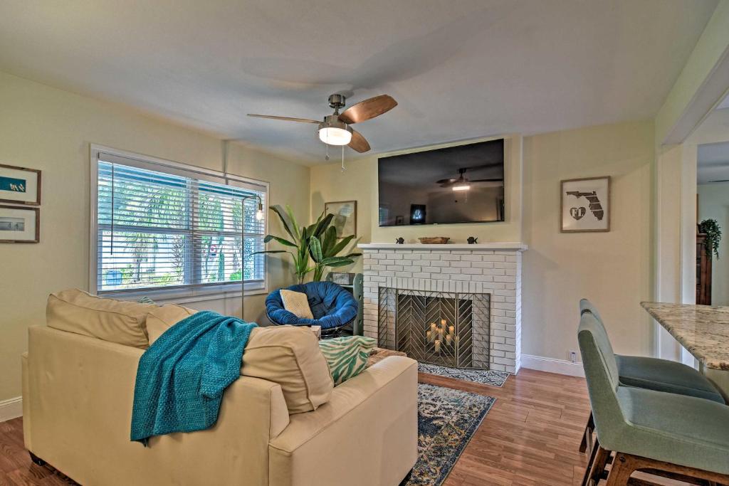 Cozy Jungle Escape Less Than 1 Mi to Gulfport Beach! photo 2