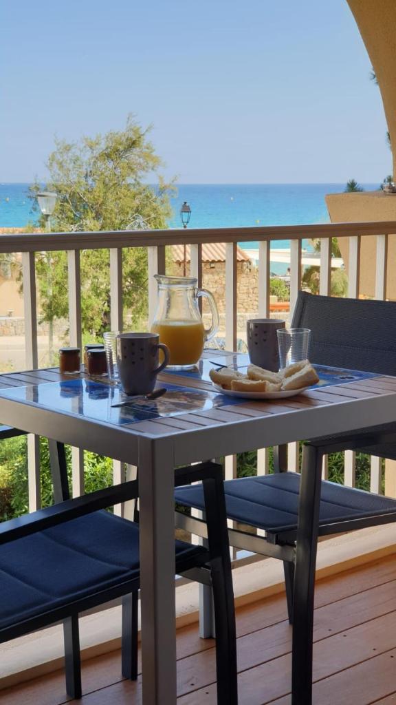 Studio standing classé avec terrasse vue mer " les pieds dans l'eau " à Algajola photo 4
