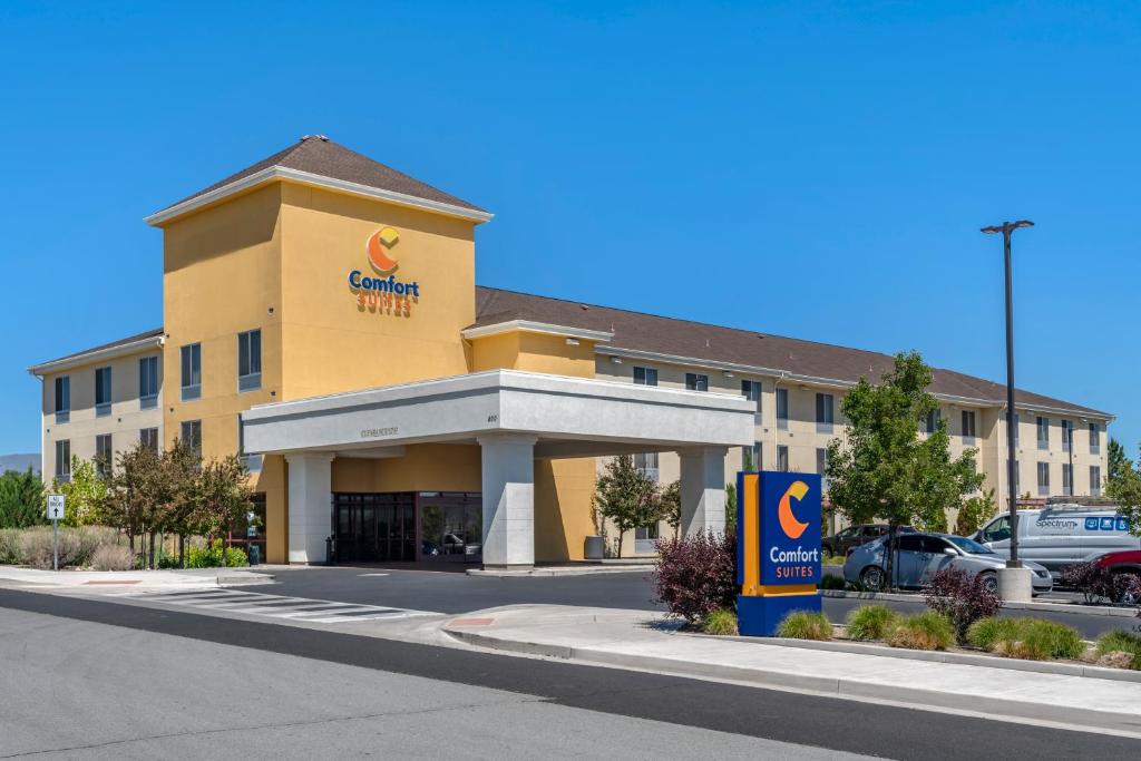 Comfort Suites Fernley image
