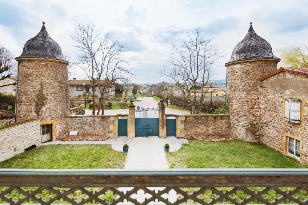 Appartement ForRest - balcon privé et piscine, près de Lyon photo 1