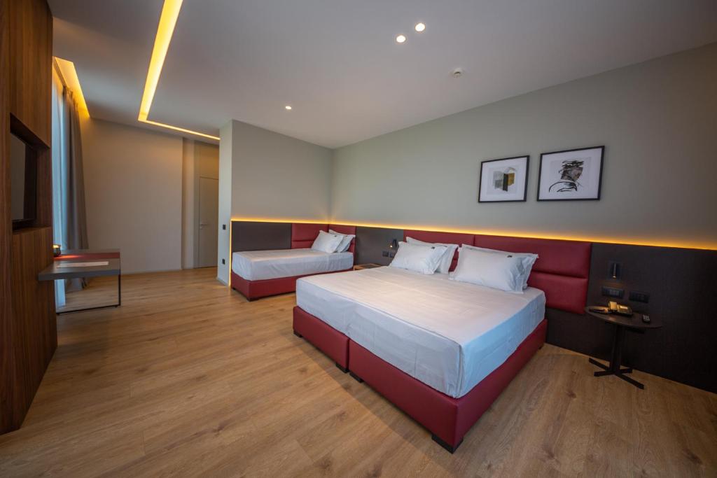 Fiore Hotel photo 2