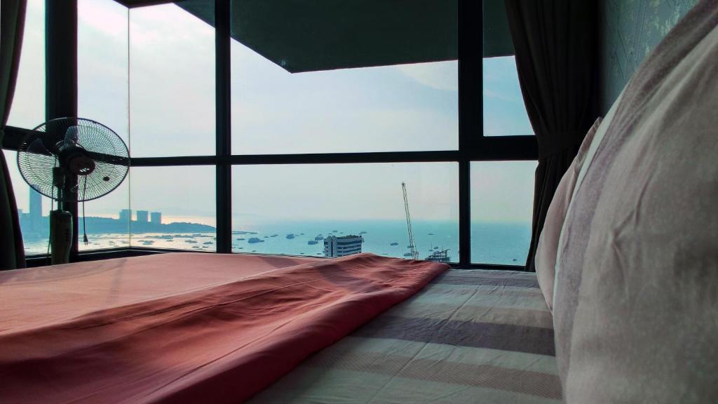 Трехместный (Трехместный номер Делюкс с видом на море), Pattaya Beach Sea View Rooftop Pool Resort