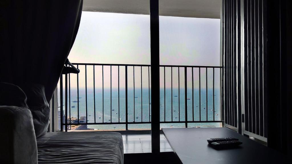 Трехместный (Трехместный номер Делюкс с видом на море), Pattaya Beach Sea View Rooftop Pool Resort