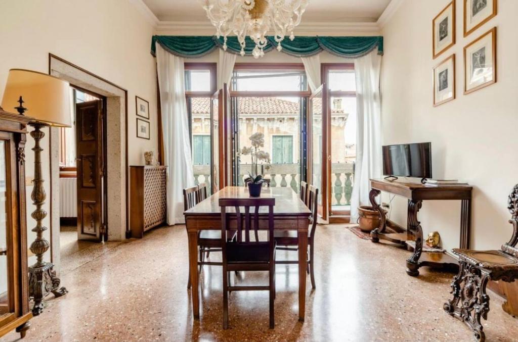 Venezia La Fenice photo 2