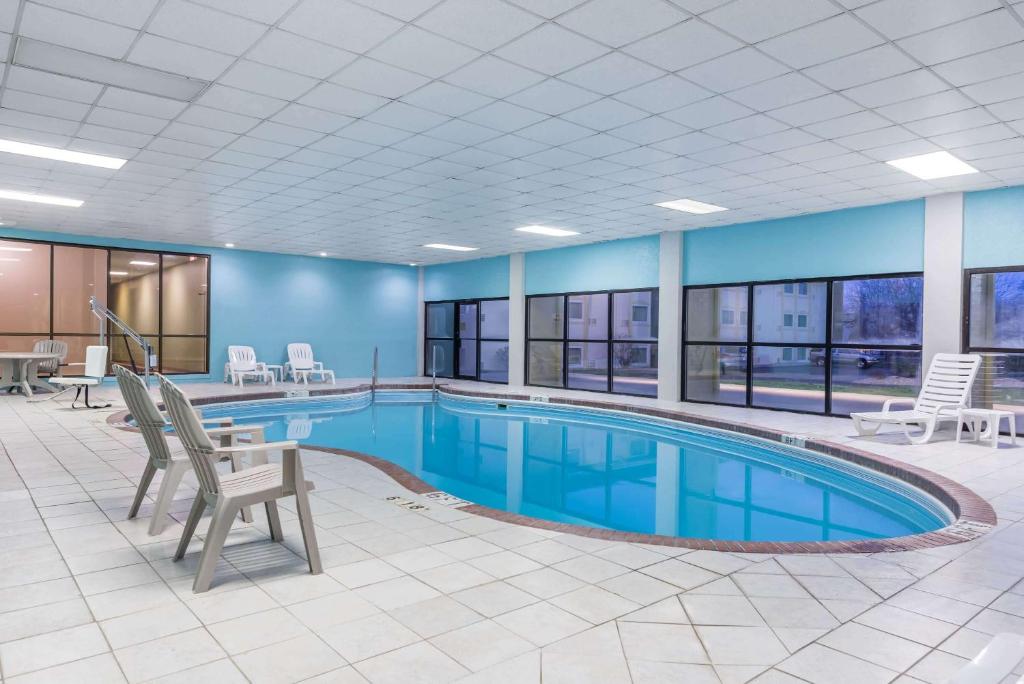 Baymont by Wyndham Kokomo photo 2