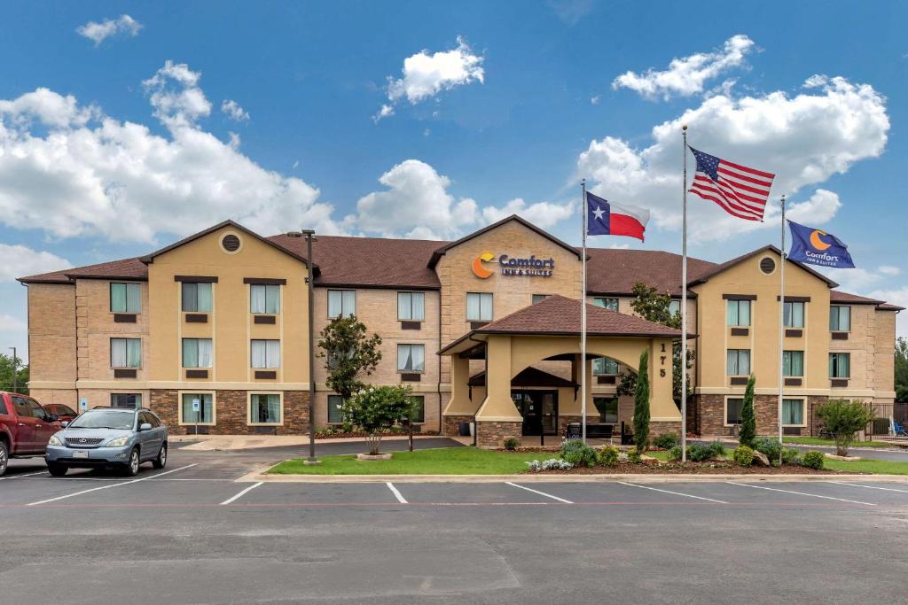 Comfort Inn & Suites Mansfield image
