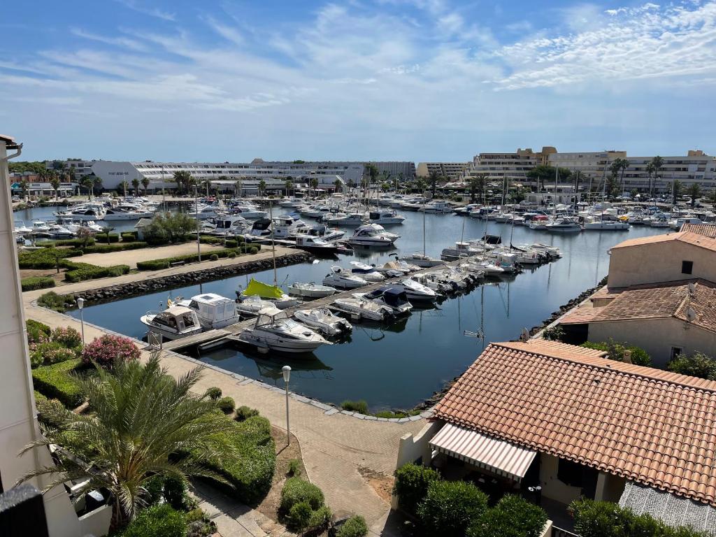 Résidence port venus -au village naturiste -avec une vue sur le port et la mer photo 2