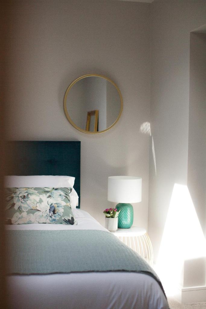 The Loft, Bootham House - luxury city centre apartment with parking space