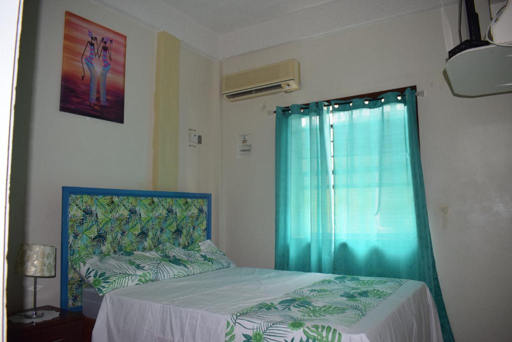 Tropical Breeze Vacation Home and Apartments photo 2