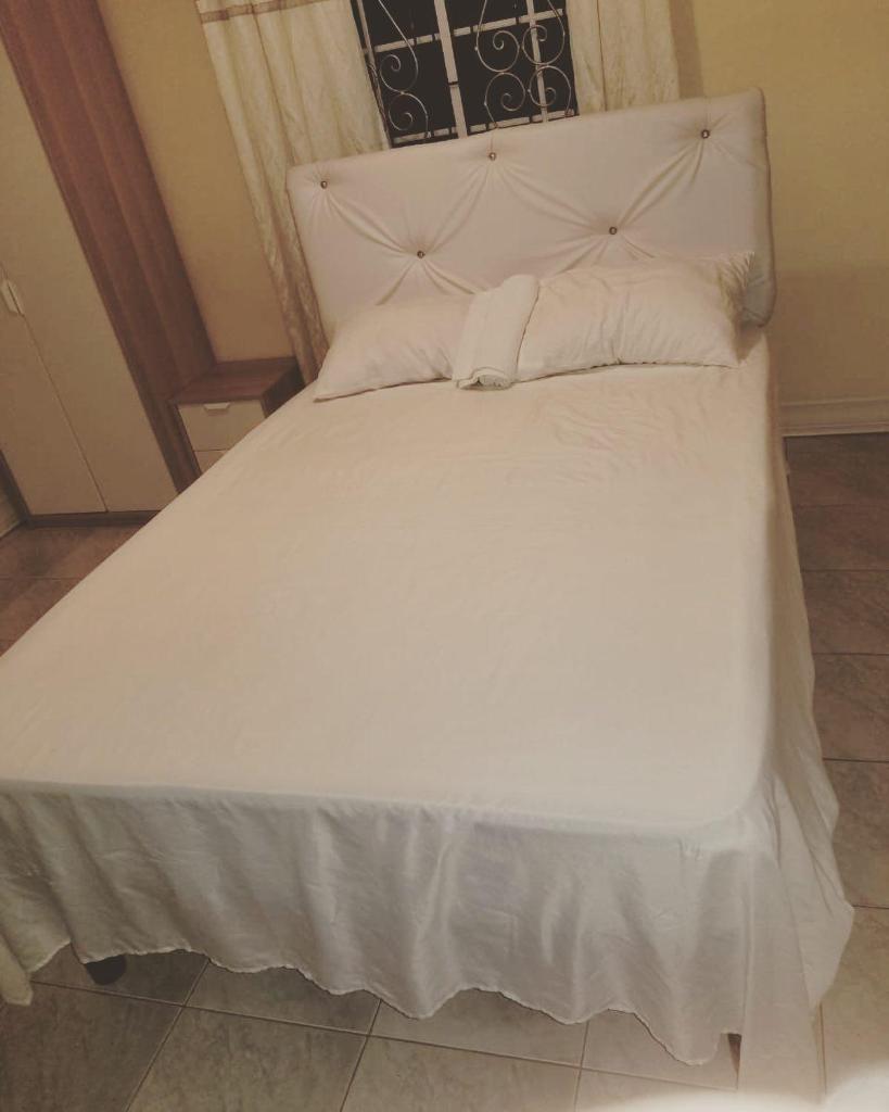 Arms of Charms Guesthouse photo 4