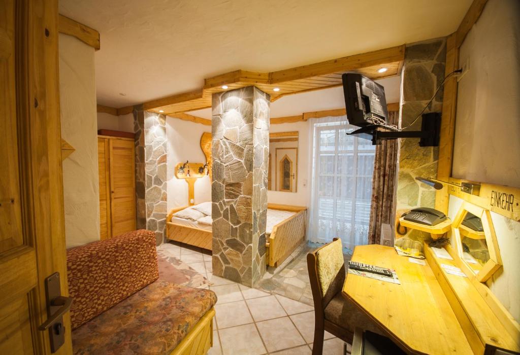 Hotel & Restaurant Elbschetal Room Type - Budget Double Room