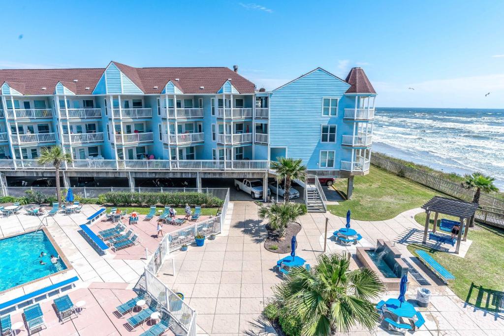 Steps to Pool and Beach Amazing Views From Two Balconies image