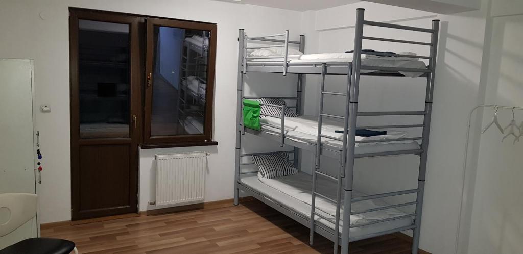 Номер (Кровать в общем 6-местном номере для мужчин и женщин), Bicycle Hostel