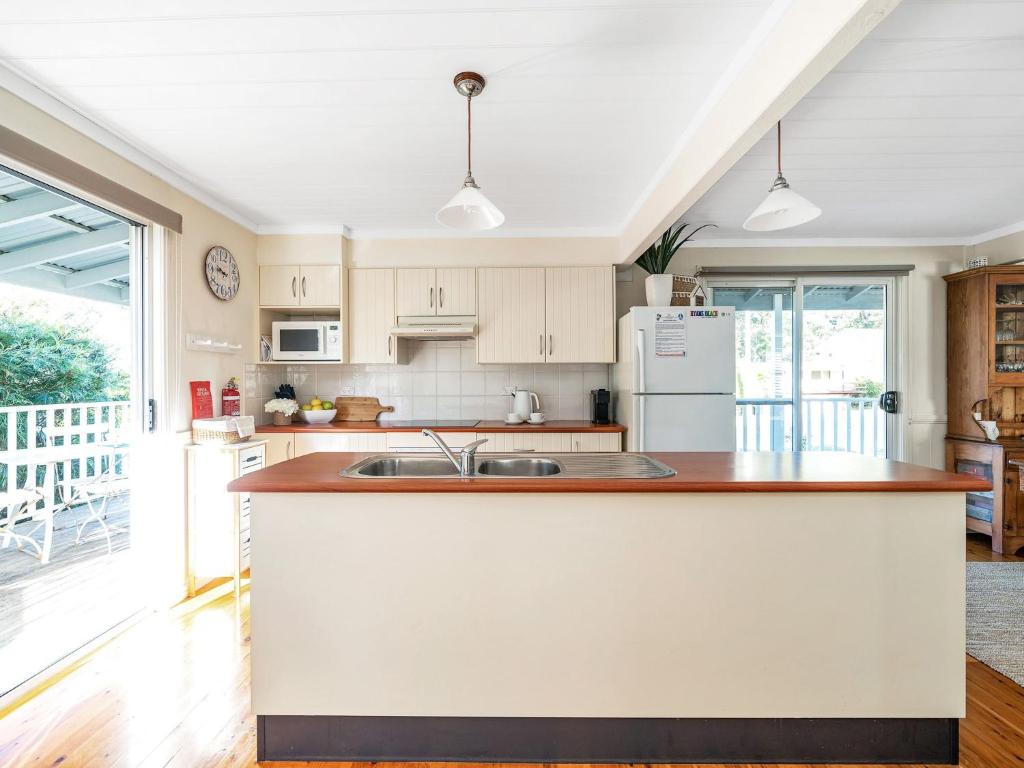 Mermaid Cottage at Hyams Beach photo 1