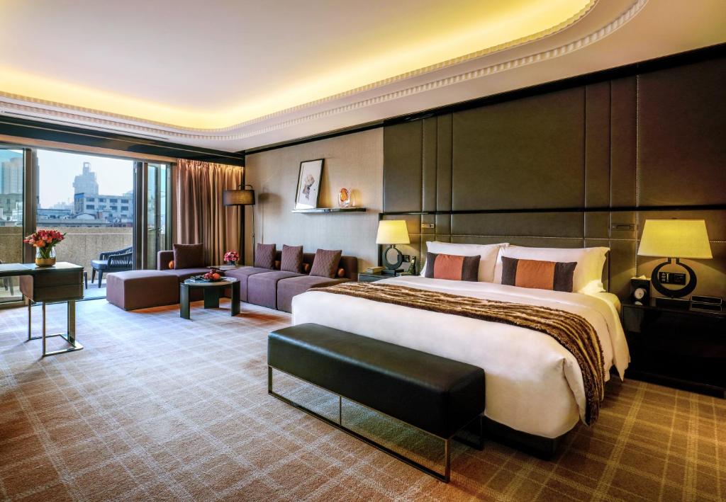 Двухместный (Номер с кроватью размера «king-size», террасой и видом на реку), Bellagio Shanghai
