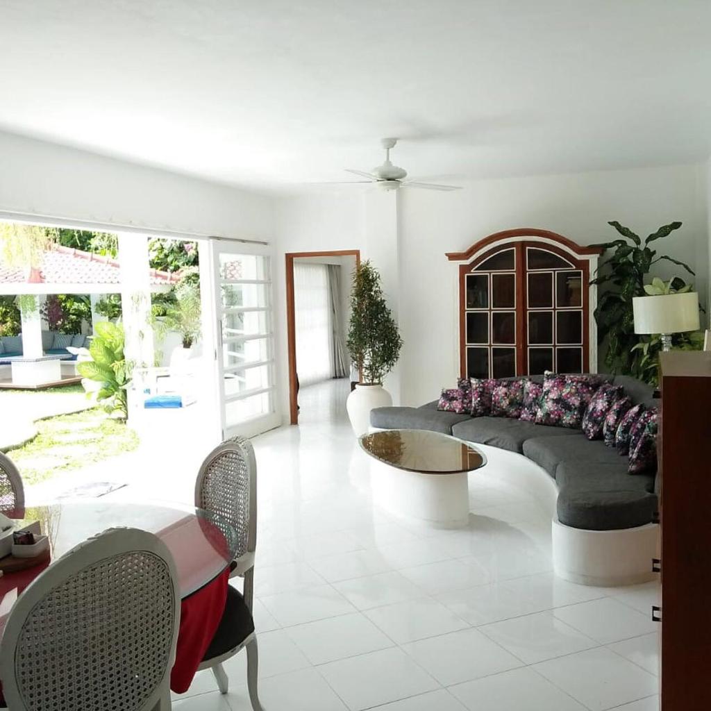 SUNKISS VILLA by Yogya Tropicana - Tap to explore photos