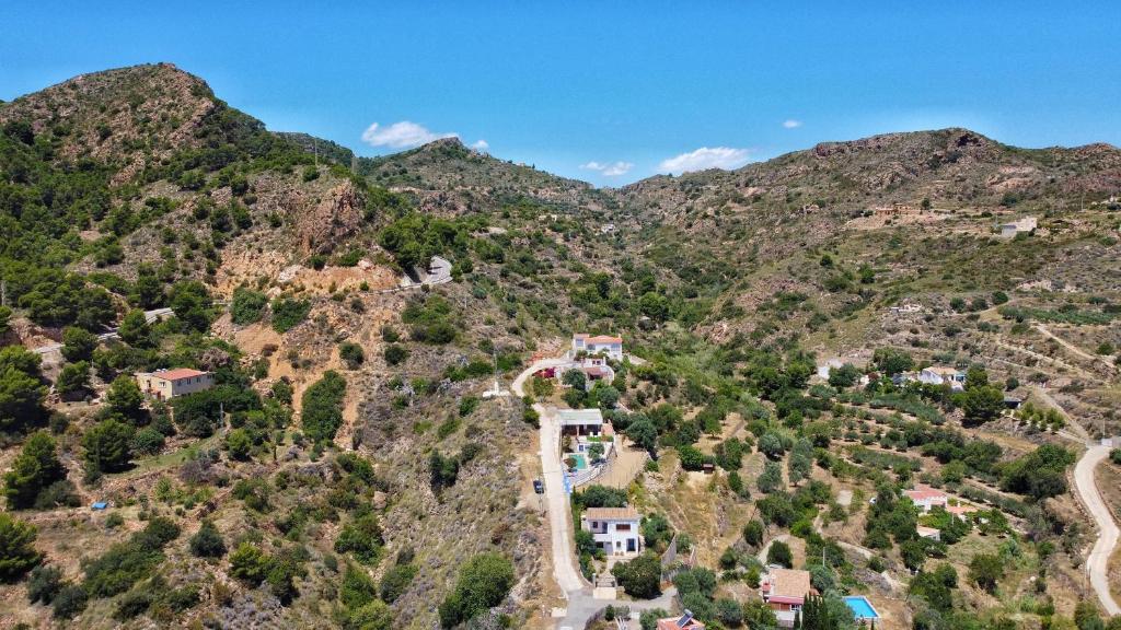Villa for 4 with a private Pool & Garden photo 4