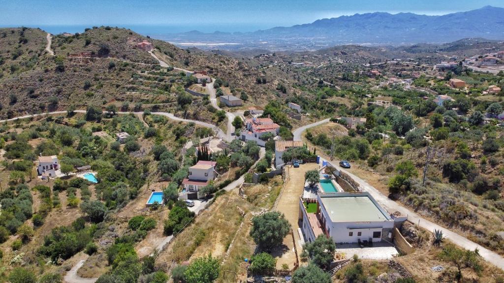 Villa for 4 with a private Pool & Garden photo 3