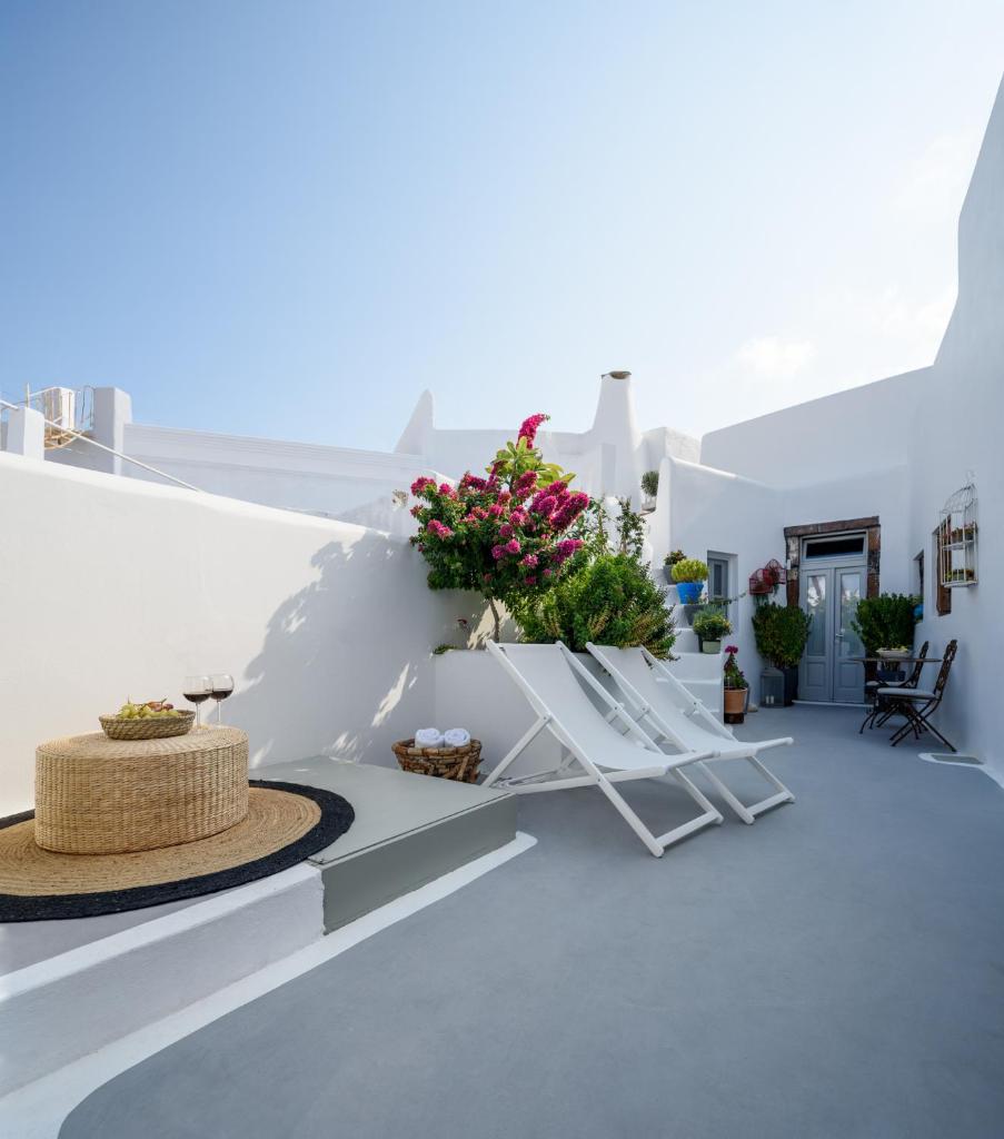 Betty's Home Santorini photo 3