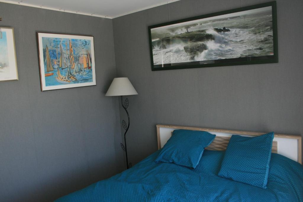 Chambre avec accès piscine intérieure photo 1