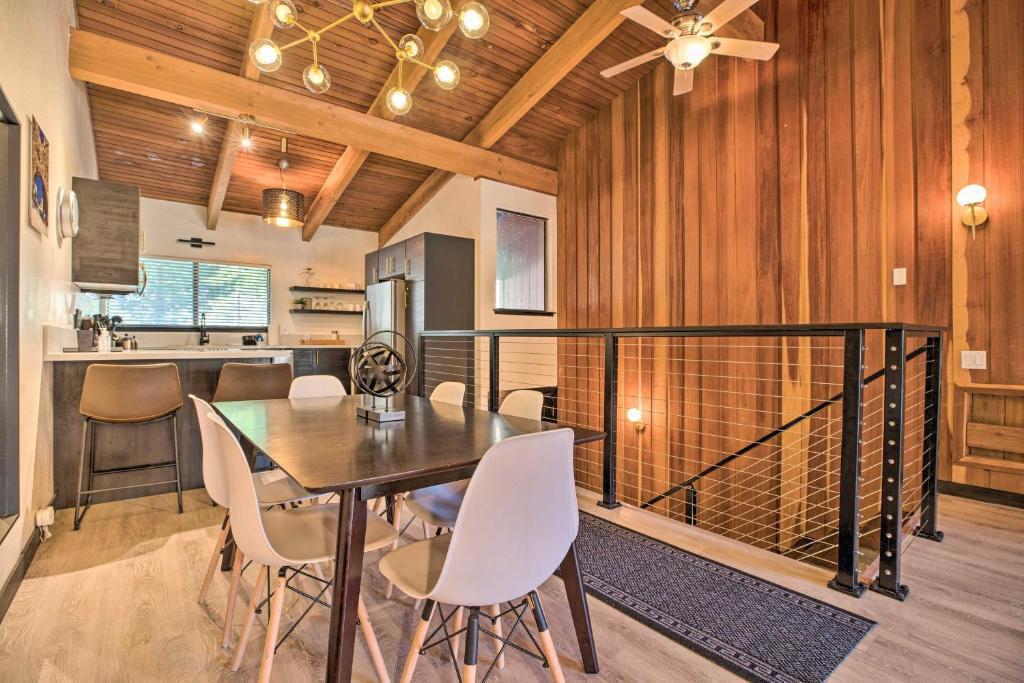 Contemporary Mountain Retreat - Walk to Slopes! photo 3
