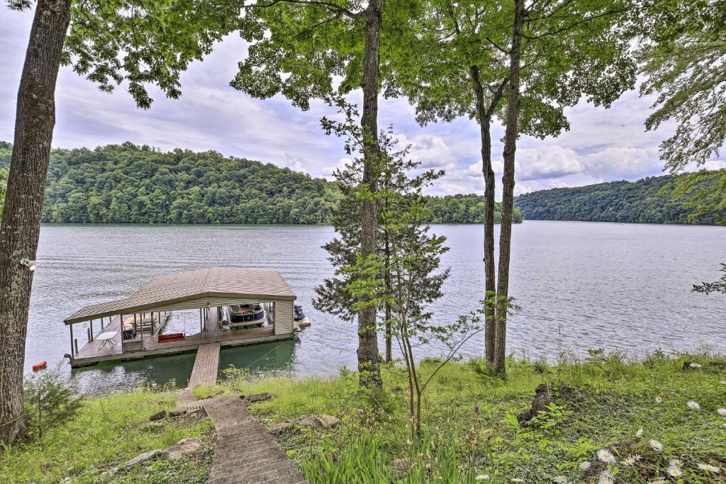 Inviting Family Abode with Dock on Norris Lake! photo 1
