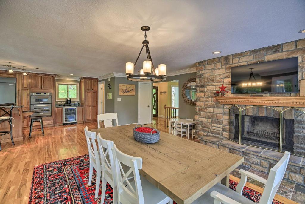Inviting Family Abode with Dock on Norris Lake! photo 2