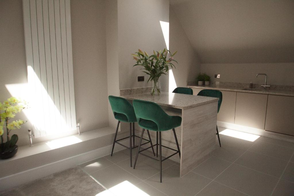 The Loft, Bootham House - luxury city centre apartment with parking space photo 3