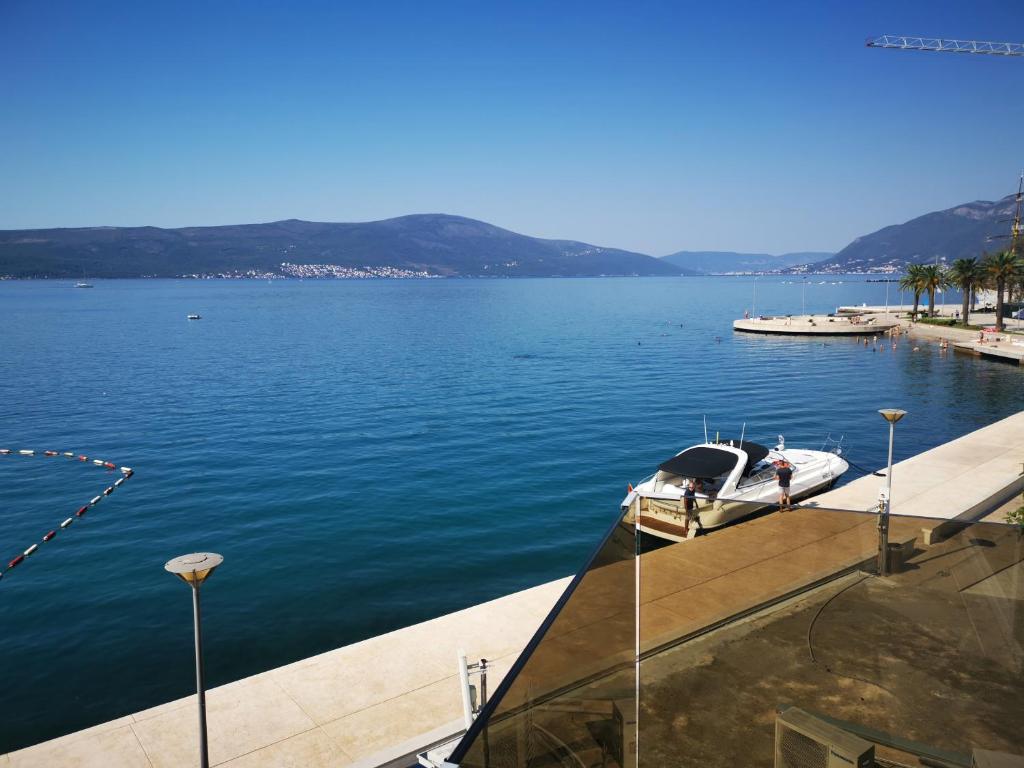 Seafront apartments photo 2