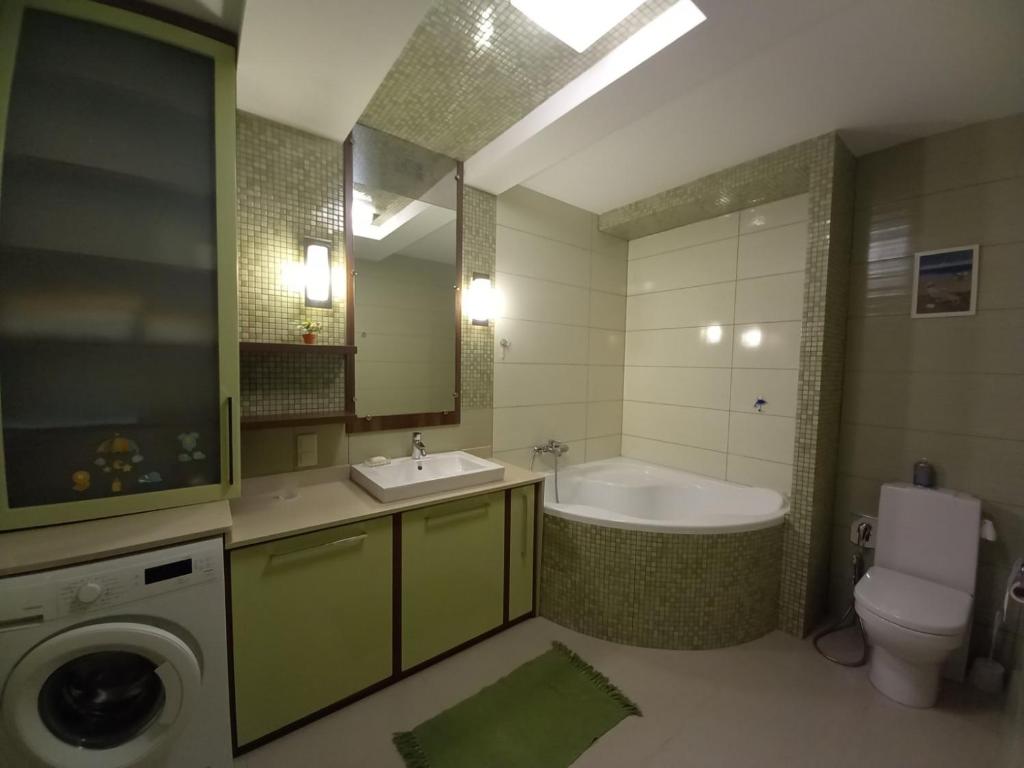 Квартира апартаменты с авторскими ремонтом photo 4