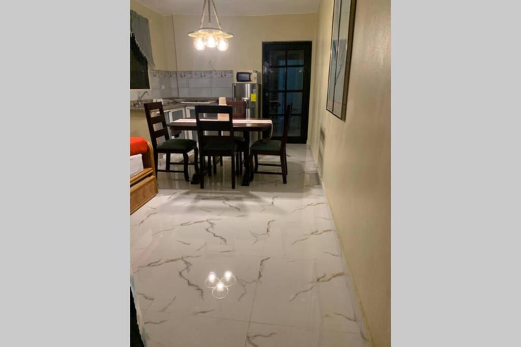 Céntrico para 2 personas con tv marquesina luz y cocina photo 4