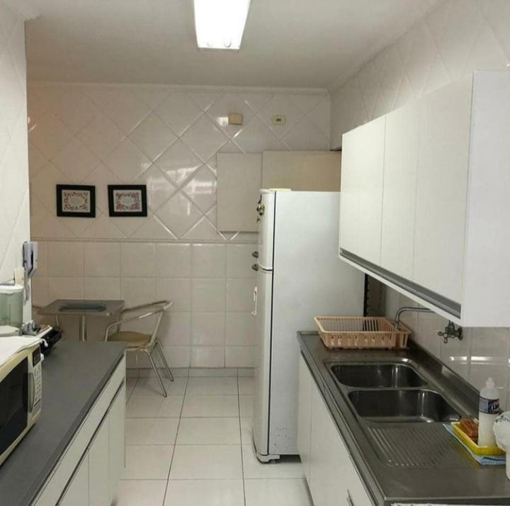 Apartamento na Praia de Pitangueiras-Guarujá à 50mt da praia e comércio perto photo 1