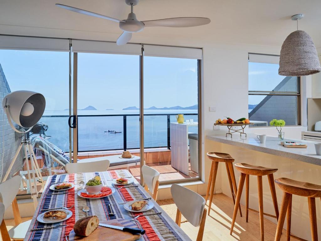 Casuarinas 5 superb waterfront unit