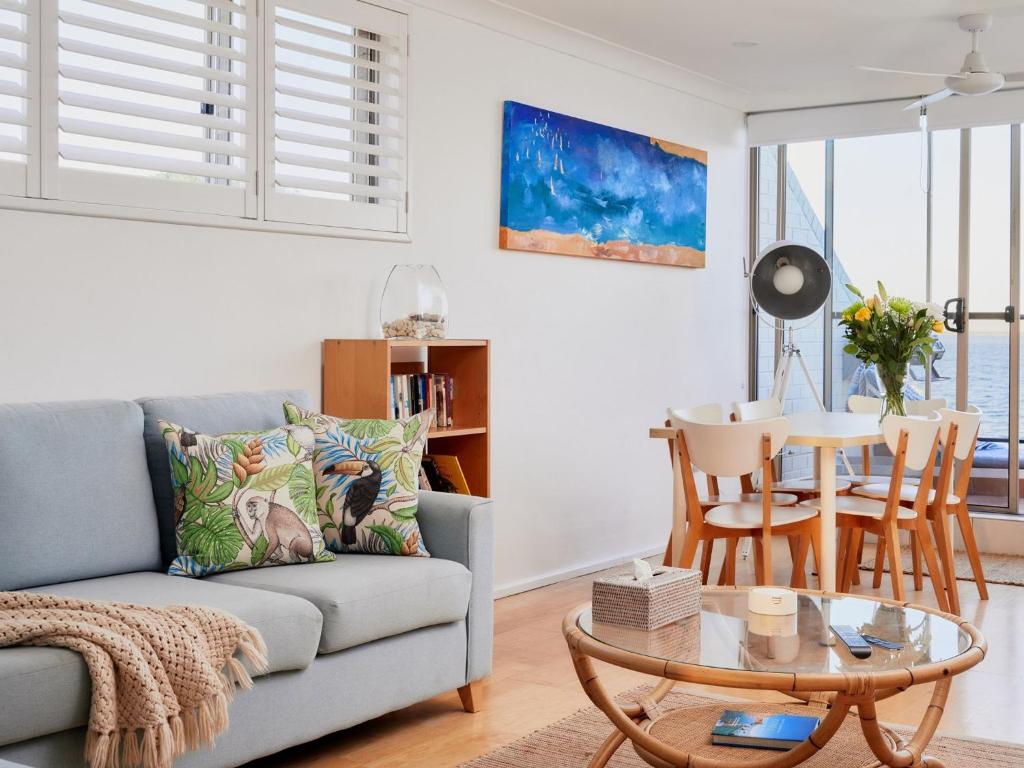 Casuarinas 5 superb waterfront unit photo 3