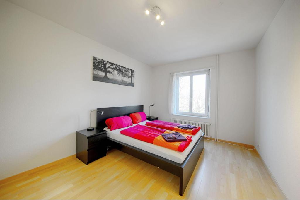 Апартаменты (Two Bedroom Apartment with balcony  A), HITrental Stauffacher Apartments