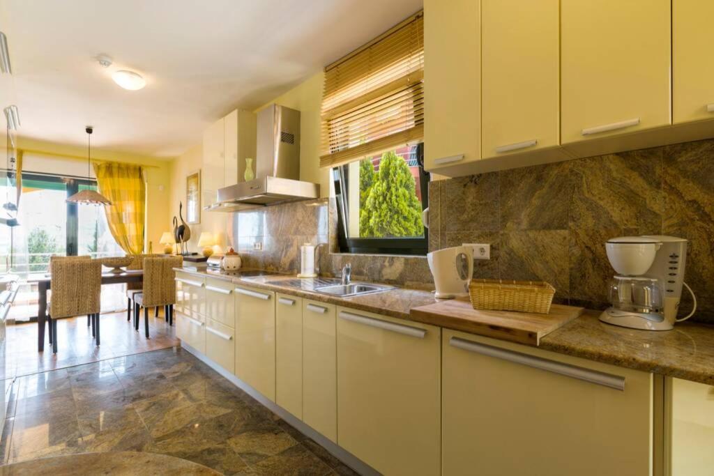 BEAUTIFUL YELLOW VILLA WITH POOL in IVANICA near DUBROVNIK photo 4