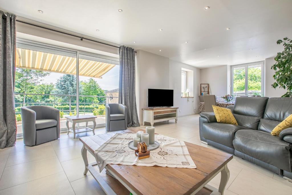 Les Ormes - Grande maison avec Jacuzzi photo 2