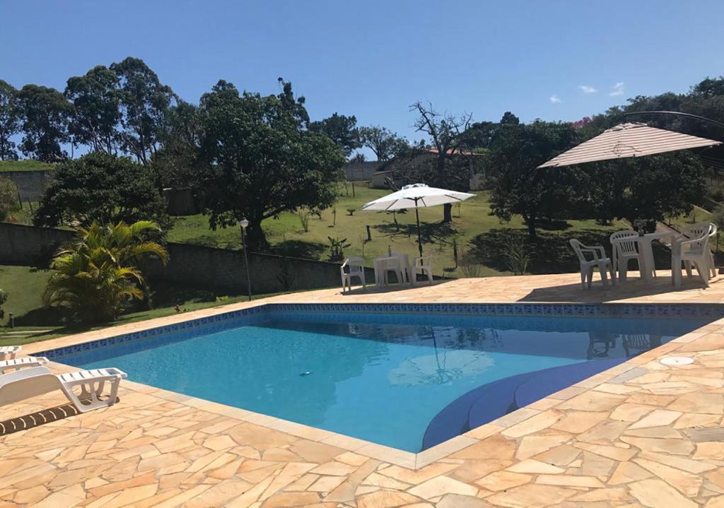 Chacara c Wi-Fi, piscina e lazer em Campo Limpo SP photo 1