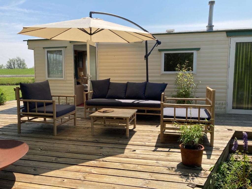 Classic bungalow by the IJsselmeer