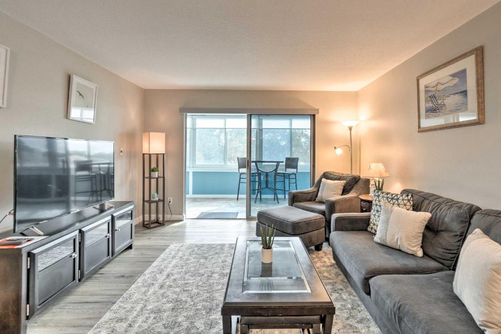 Resort-Style Siesta Key Condo Walk to Beach! photo 1