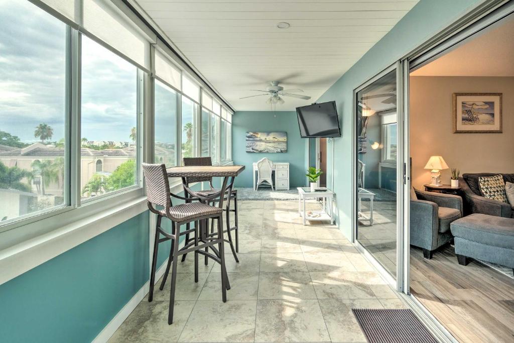 Resort-Style Siesta Key Condo Walk to Beach! photo 2