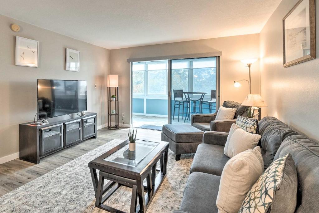 Resort-Style Siesta Key Condo Walk to Beach! photo 3