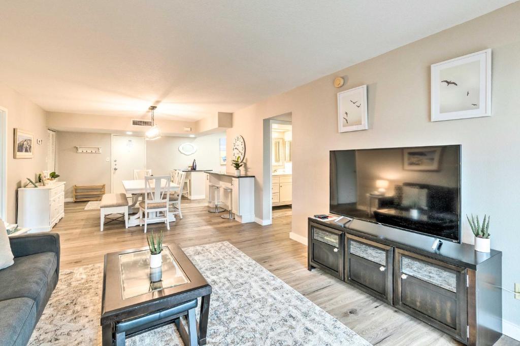 Resort-Style Siesta Key Condo Walk to Beach! photo 4