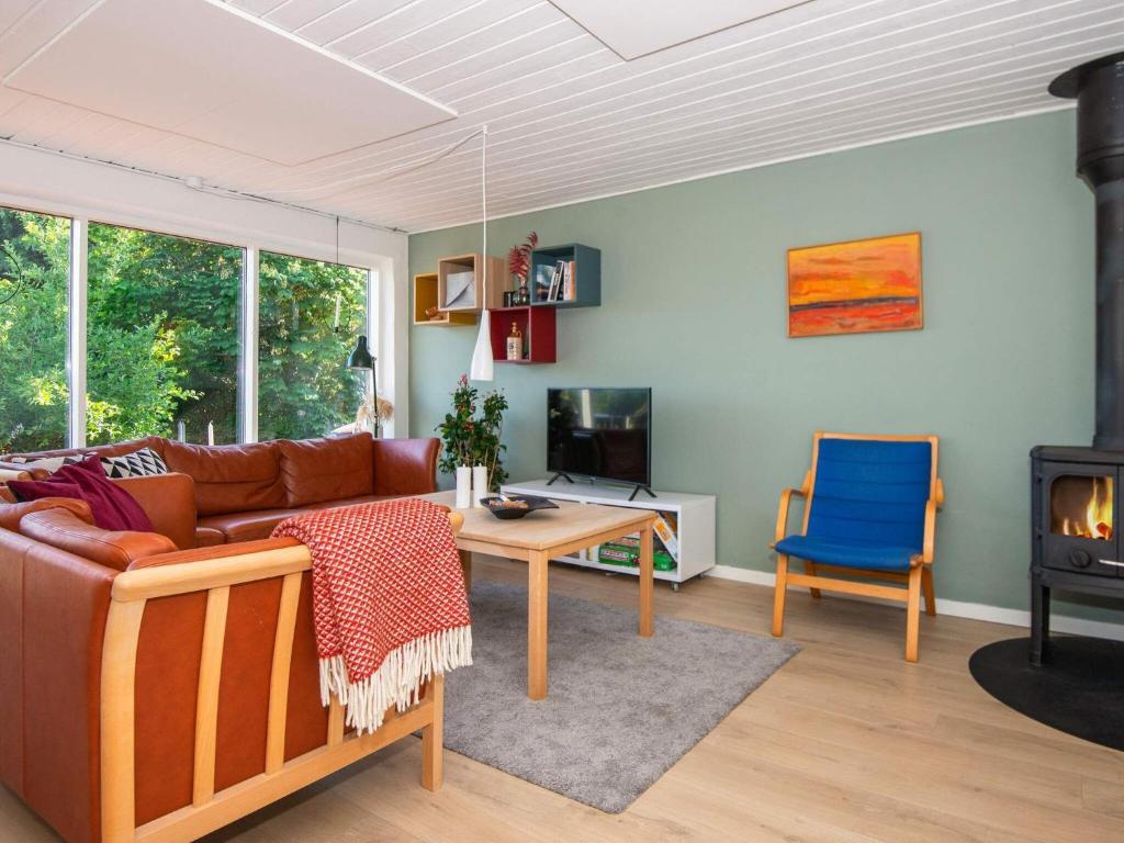 8 person holiday home in R nde photo 4