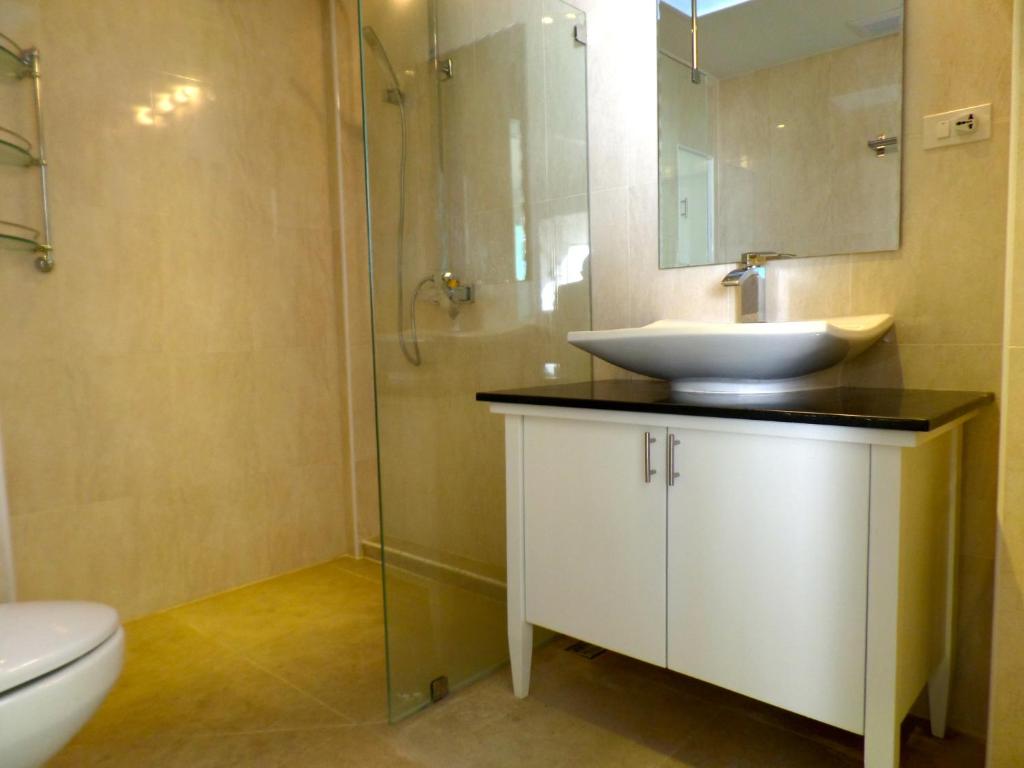 Апартаменты (Апартаменты в пентхаусе), Westbury Residence