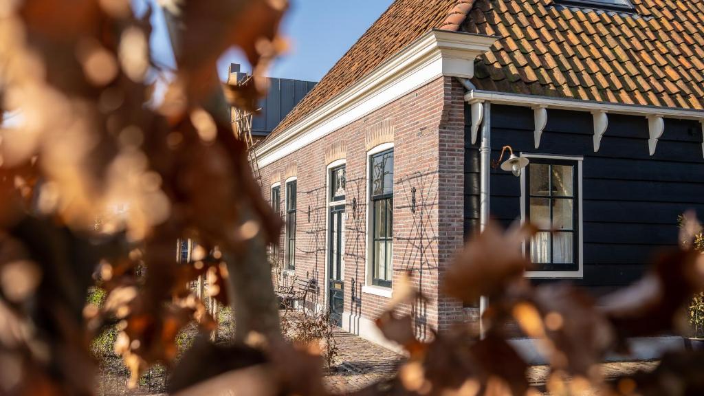 Traditional family apartment with garden at countryside Amsterdam